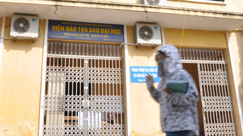 Nâng điểm học viên cao học: Lộ thêm sai phạm - 1