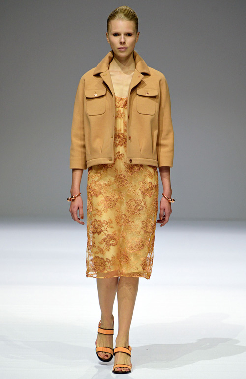 Paris FW chọn màu vàng mở màn để lấy hên - 9