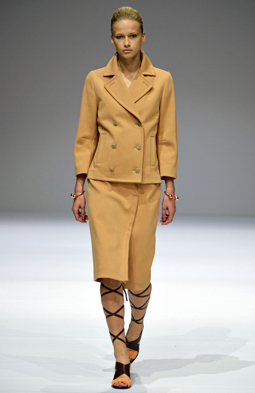 Paris FW chọn màu vàng mở màn để lấy hên - 10