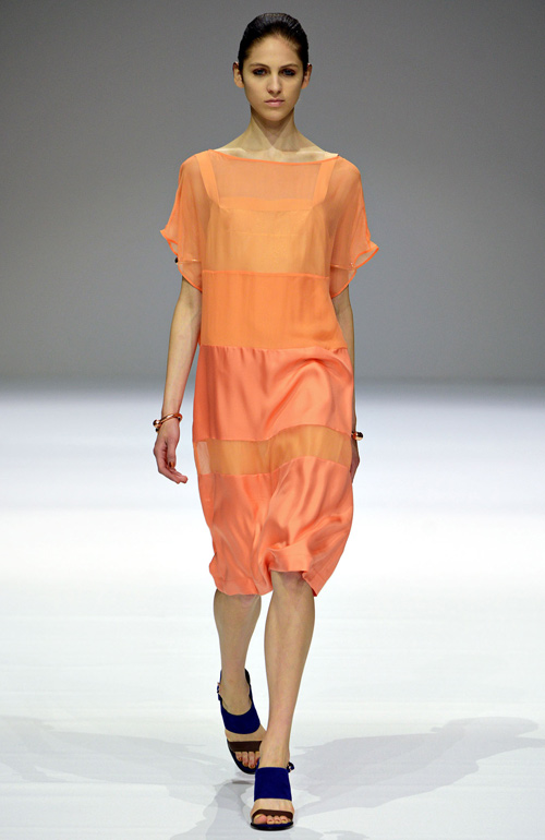 Paris FW chọn màu vàng mở màn để lấy hên - 2