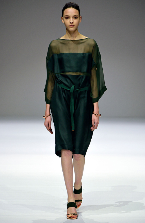 Paris FW chọn màu vàng mở màn để lấy hên - 6