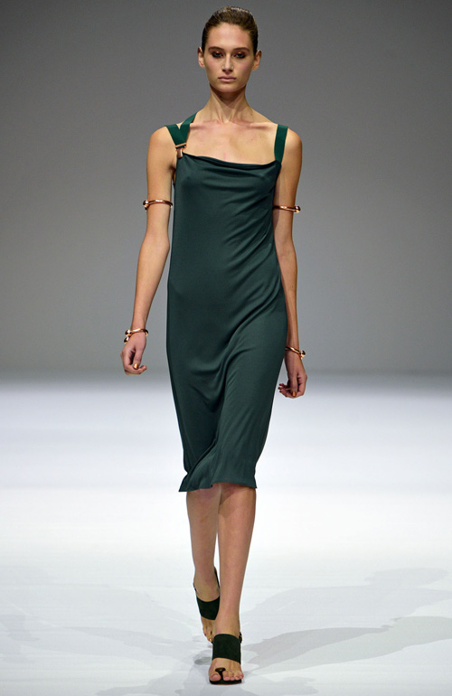 Paris FW chọn màu vàng mở màn để lấy hên - 10