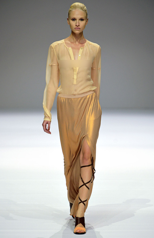 Paris FW chọn màu vàng mở màn để lấy hên - 6