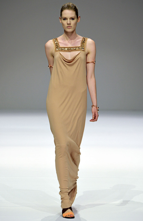 Paris FW chọn màu vàng mở màn để lấy hên - 7