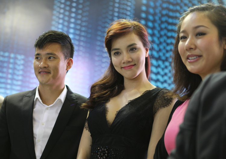 Trang Nhung đằm thắm tại Vietnam Motor Show 2012 - 13