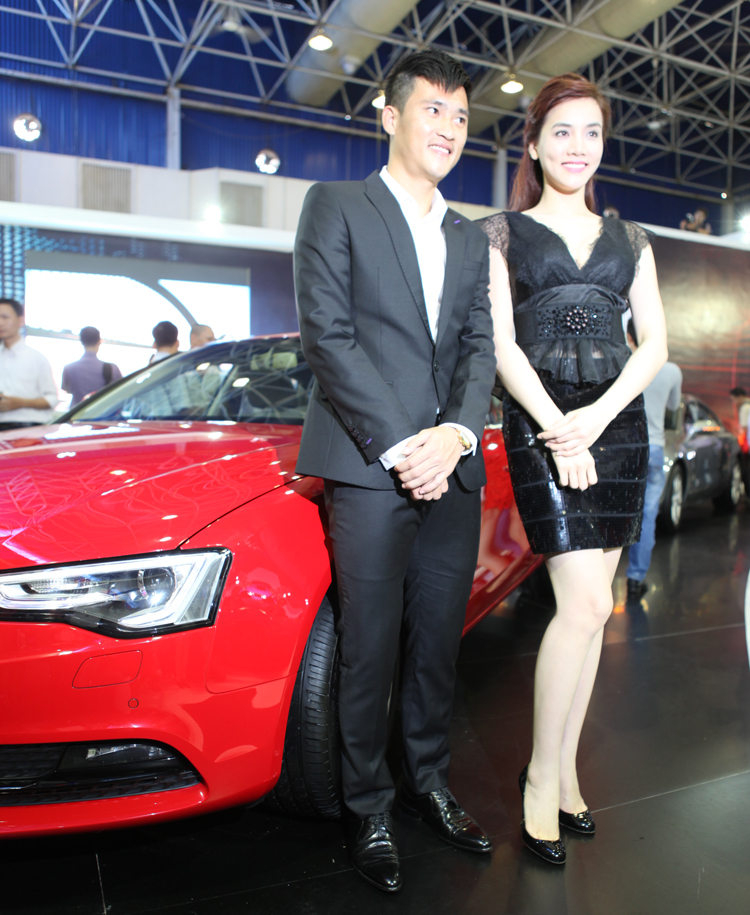 Trang Nhung đằm thắm tại Vietnam Motor Show 2012 - 15