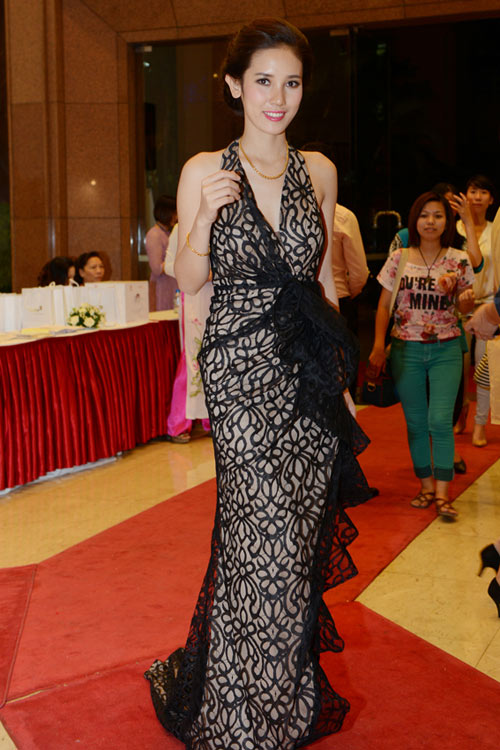 Mai Phương Thúy thân mật với trai Tây - 18