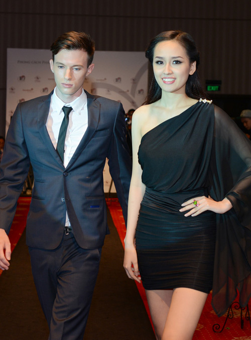 Mai Phương Thúy thân mật với trai Tây - 3