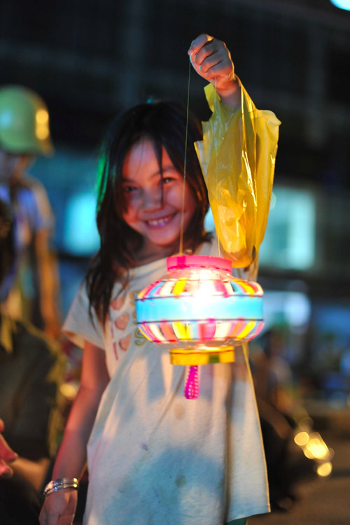 Nghệ sĩ Việt tất tả trao quà trung thu - 5