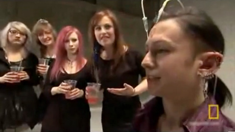 Kinh hoàng mốt… làm lõm trán - 4