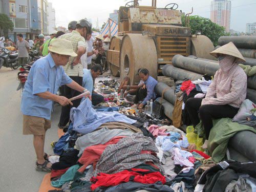 "Chợ nhảy" giữa lòng đường dự án trăm tỉ - 2