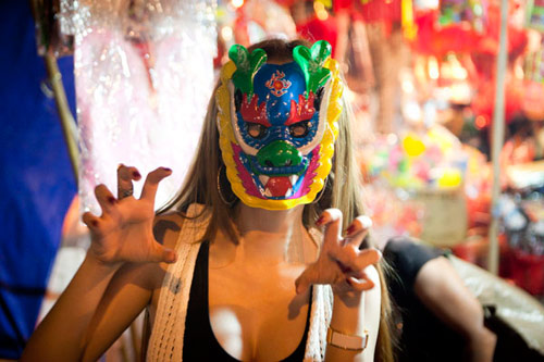 Hot girl Phương Trinh "làm loạn" phố Hàng Mã - 6