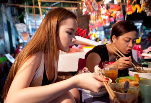 Hot girl Phương Trinh "làm loạn" phố Hàng Mã - 8