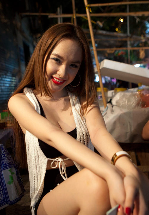 Hot girl Phương Trinh "làm loạn" phố Hàng Mã - 10