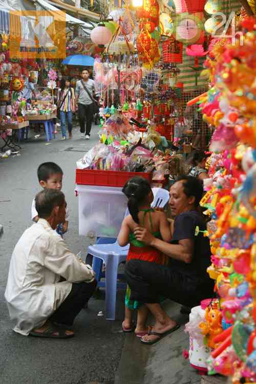 TPHCM: Phố lồng đèn cấm khách chụp hình - 2