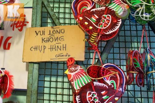 TPHCM: Phố lồng đèn cấm khách chụp hình - 4