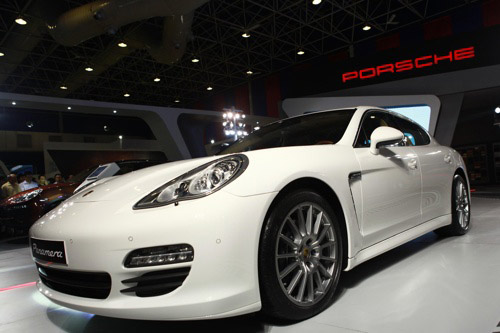 Người Việt Nam mua ô tô đắt đỏ nhất thế giới - 2