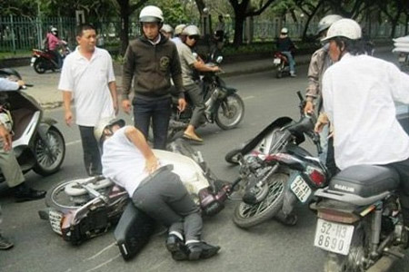 "Bắt bệnh" nạn cướp giật tại Sài Gòn - 1