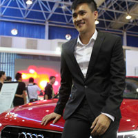 Ô tô - Xe máy - Công Vinh lịch lãm tại Triển lãm ô tô