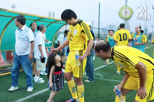 Hồng Sơn, Huỳnh Đức đọ sức trên sân - 10