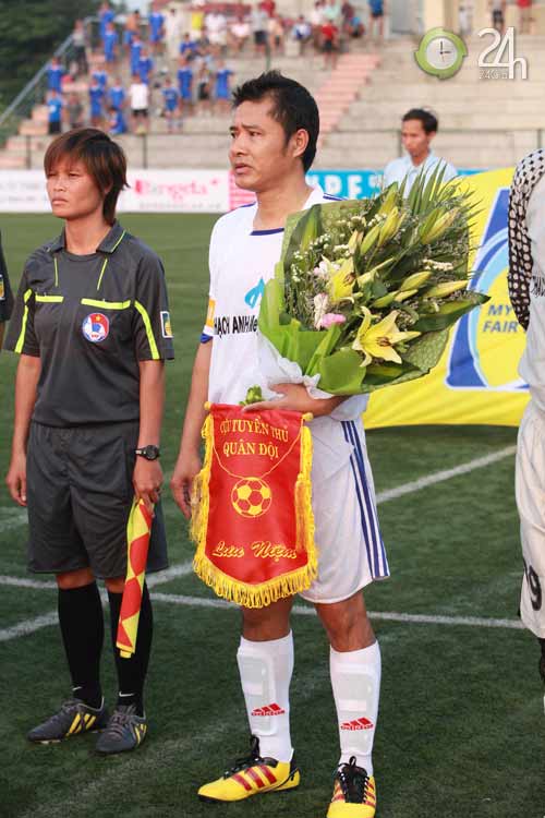 Hồng Sơn, Huỳnh Đức đọ sức trên sân - 3