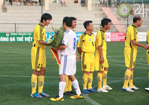 Hồng Sơn, Huỳnh Đức đọ sức trên sân - 5