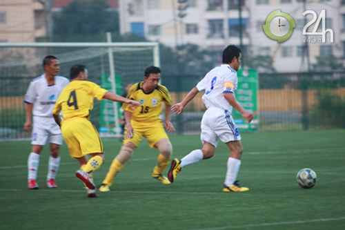 Hồng Sơn, Huỳnh Đức đọ sức trên sân - 7