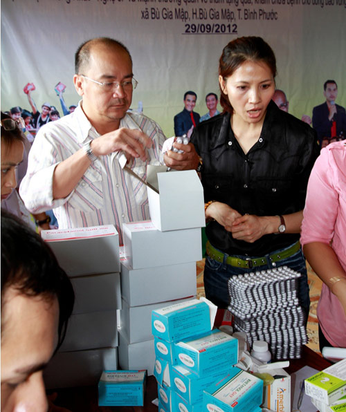 Sao Việt về biên giới tặng quà trung thu - 5