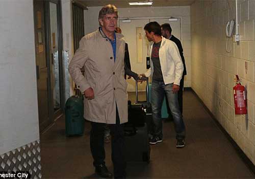 Pellegrini có mặt tại Manchester - 1