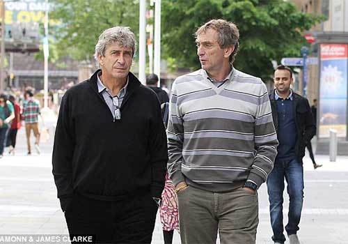 Pellegrini có mặt tại Manchester - 6
