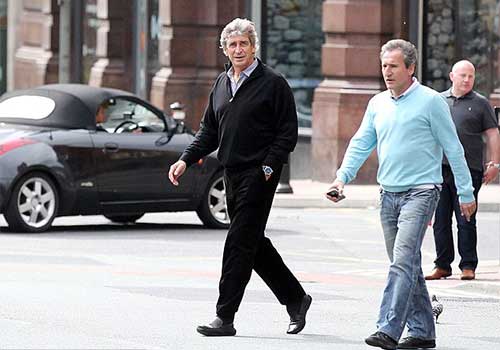 Pellegrini có mặt tại Manchester - 7