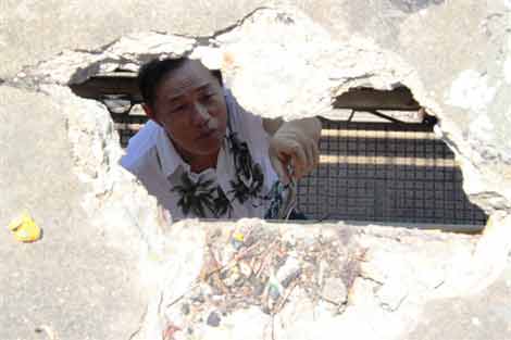 Rùng mình sống trong 'cụ' chung cư chờ sập - 3