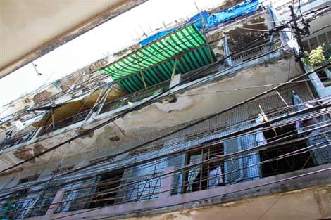 Rùng mình sống trong 'cụ' chung cư chờ sập - 12