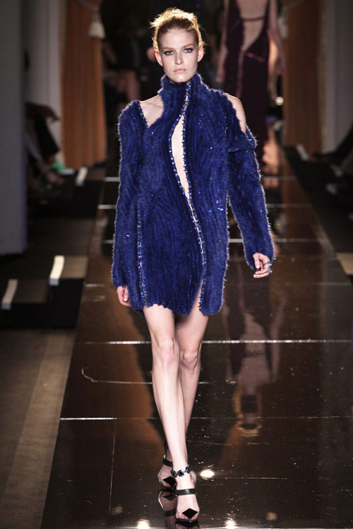 Naomi Campbell "thắp lửa" Paris Couture - 9