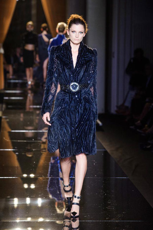 Naomi Campbell "thắp lửa" Paris Couture - 8