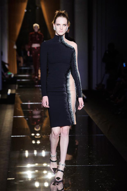 Naomi Campbell "thắp lửa" Paris Couture - 13
