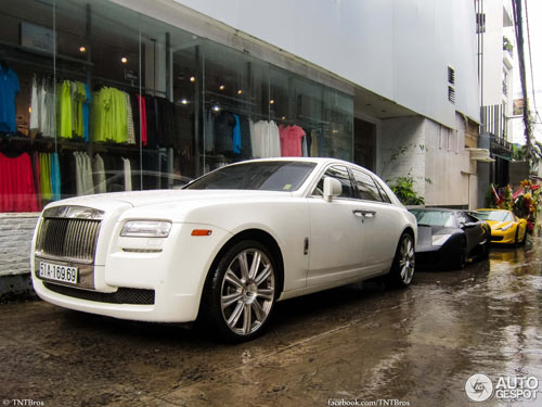 Bộ đôi siêu xe tại Việt Nam lên báo nước ngoài - 10