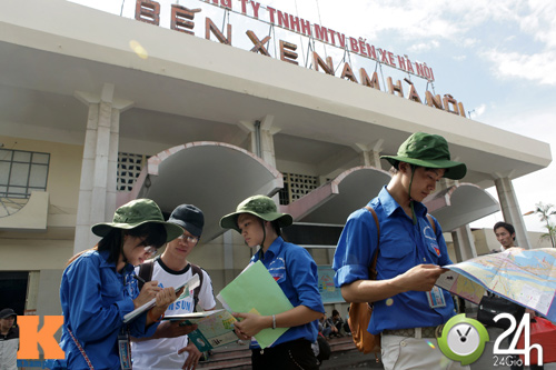 Sinh viên tình nguyện hết lòng vì sĩ tử - 2