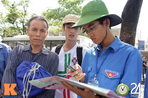 Sinh viên tình nguyện hết lòng vì sĩ tử - 6