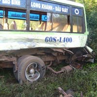 Tin tức trong ngày - Xe container đâm xe bus, 5 người trọng thương