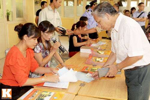 Hết cảnh "đạp đổ cổng trường" mua hồ sơ lớp 1 - 6