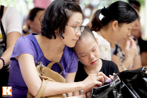 Hết cảnh "đạp đổ cổng trường" mua hồ sơ lớp 1 - 11