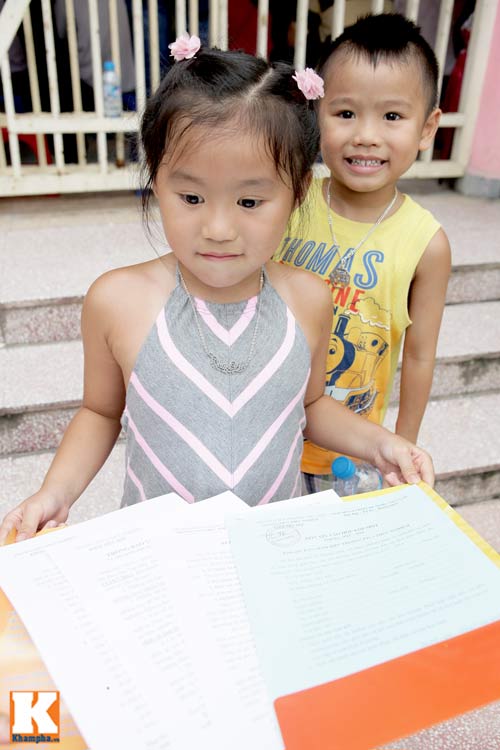 Hết cảnh "đạp đổ cổng trường" mua hồ sơ lớp 1 - 7