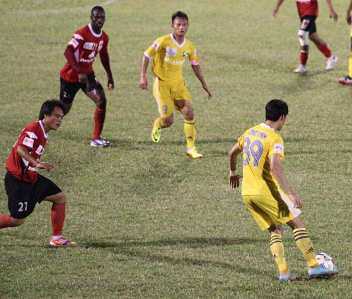 SLNA phải giữ đôi chân trên mặt đất - 1