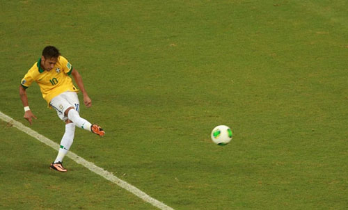 5 siêu phẩm đá phạt tại Confed Cup 2013 - 3