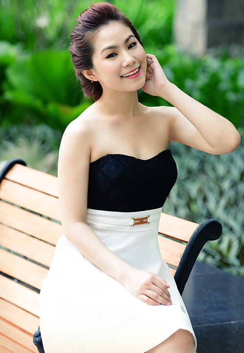 Cô gái Trung Hoa gợi cảm trước trò cưng - 3