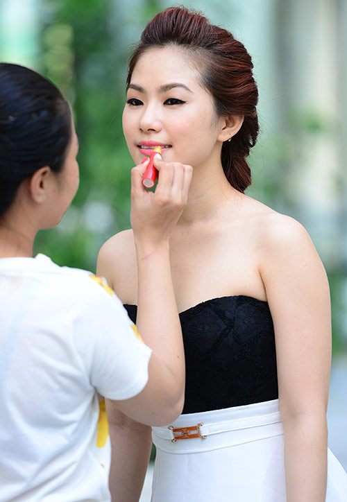 Cô gái Trung Hoa gợi cảm trước trò cưng - 4