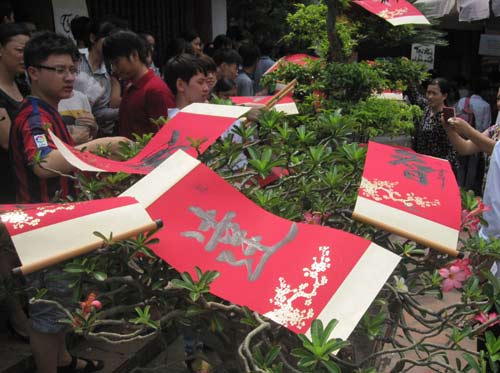 Sĩ tử đổ về Văn Miếu cầu may như trẩy hội - 13