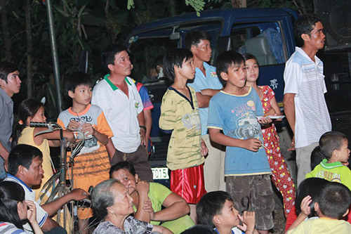 Quê nghèo "khát" nhạc - 6