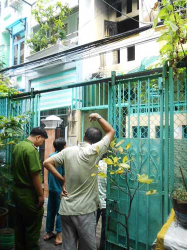 Cháy bằng đại học, nữ sinh khóc nức nở - 3